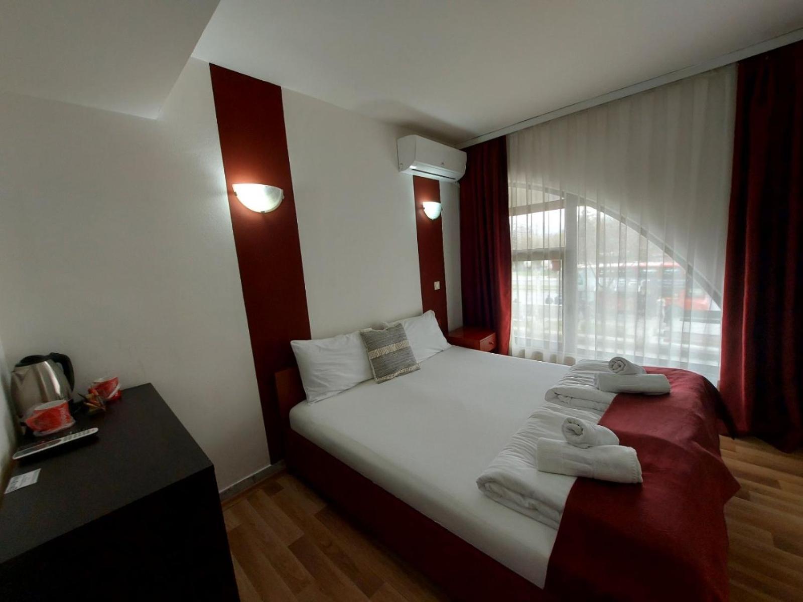 The Bulevard Hotel Skopje Exterior foto